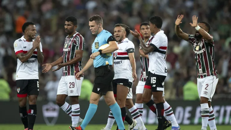 Cadê o áudio do VAR no gol irregular do Fluminense? Por que o São Paulo não está cobrando publicamente? 1 image 11