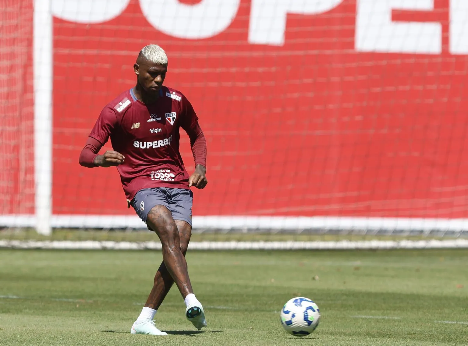 1 pé fora do São Paulo e descartado no Internacional: Arboleda se complica