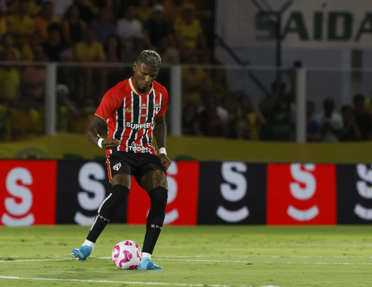 São Paulo pode pedir R$ 600 milhões por Arboleda na FIFA