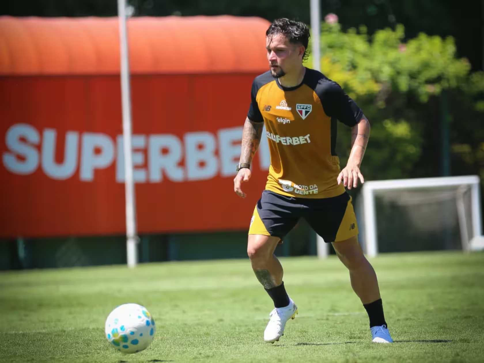 Artur do São Paulo fala sobre desafio contra o Vitória