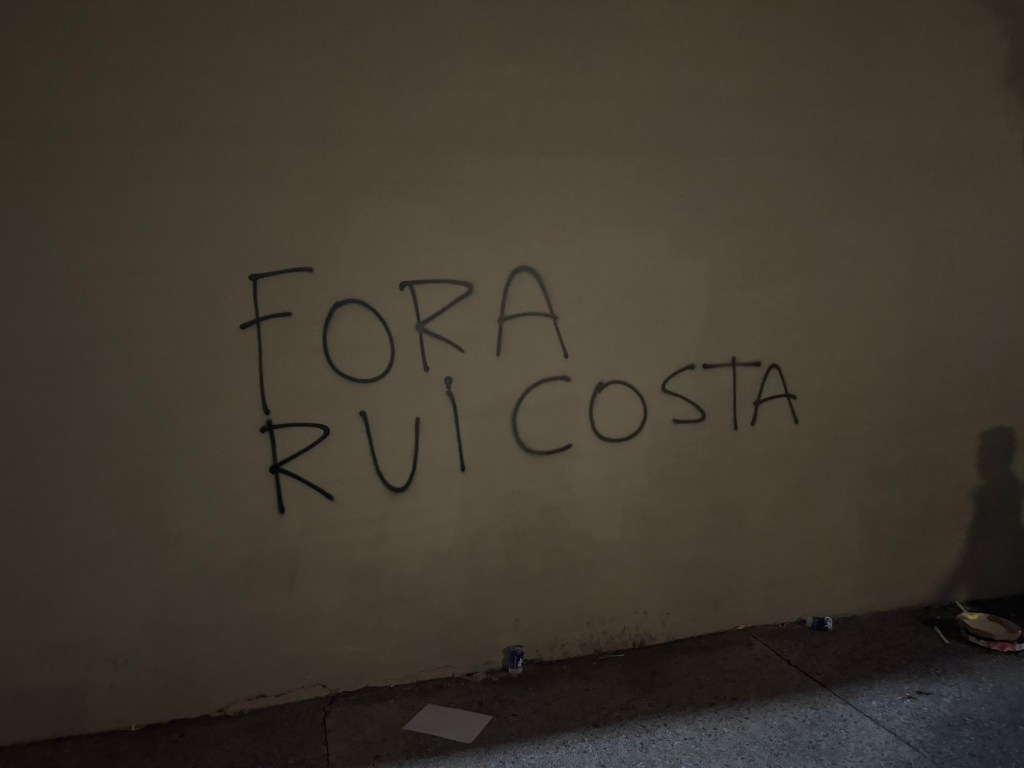 Mesmo após vitória, torcedores do São Paulo protestam contra Olten Ayres e Rui Costa | Blog do São Paulo