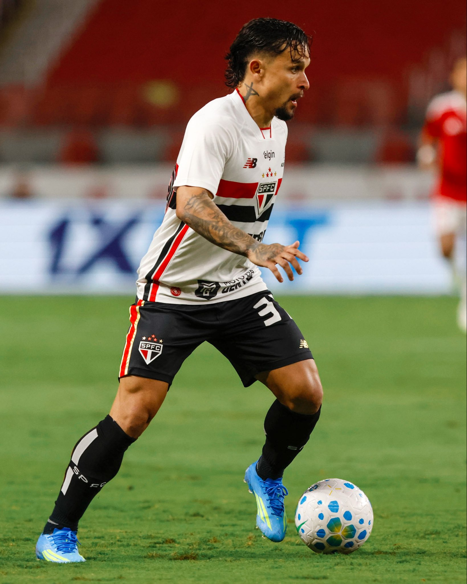 Influenciador Felipe Neto defende Artur e critica torcida do Botafogo