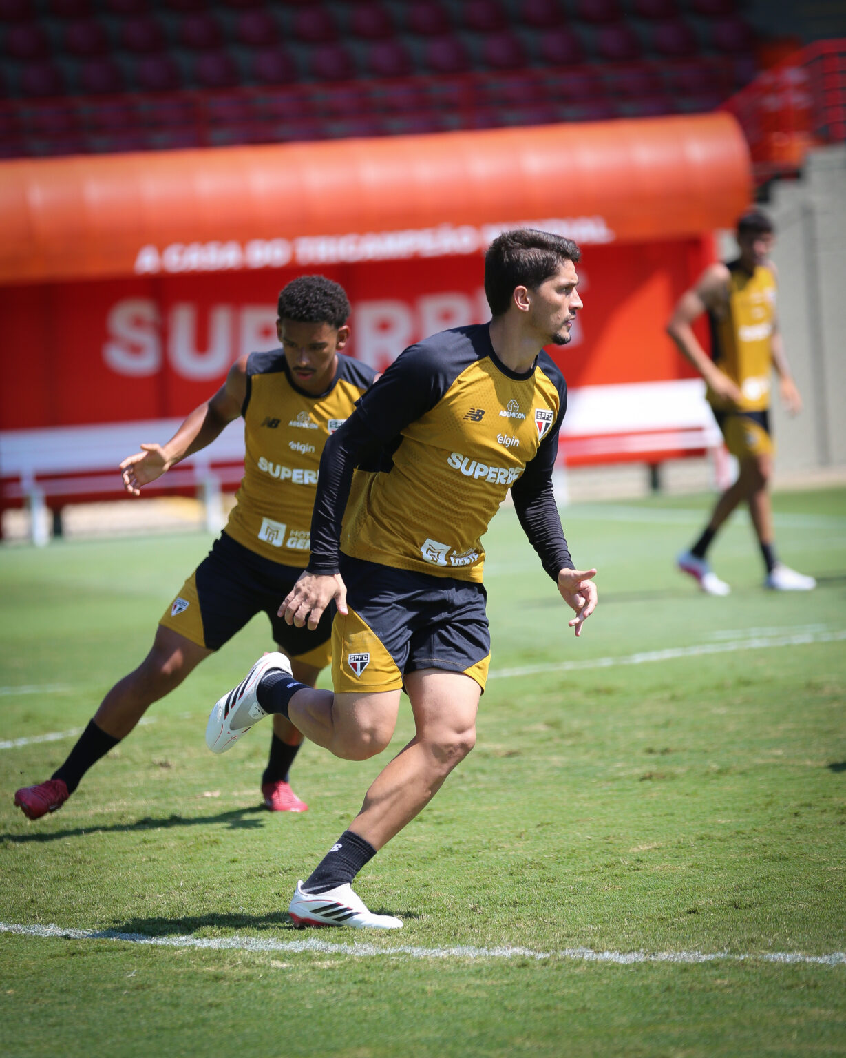 + 2 reforços e - 3 desfalques no São Paulo de Roger Machado que fez último treino | Blog do São Paulo